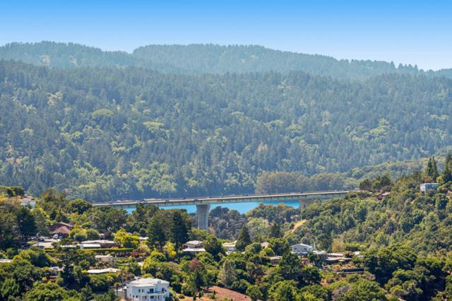 138 Rosewood Lane Lane, San Mateo CA: https://media.crmls.org/mediaz/73f27d05-425b-44de-8d3a-bd7e8ff107ed.jpg