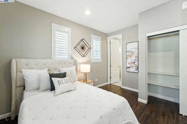418 Desert Holly St, Milpitas CA: https://media.crmls.org/mediaz/73f2874c-52a3-43a5-86a8-d939b6463e5c.jpg