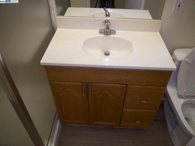 7608 Arthur St, Oakland CA: https://media.crmls.org/mediaz/73f3258e-c5fe-488d-96b1-017550b45eab.jpg