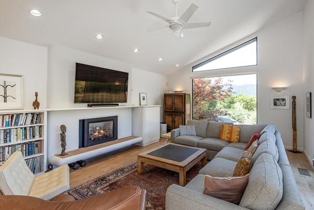 300 Cervantes Road, Portola Valley CA: https://media.crmls.org/mediaz/73f48a7c-4dae-4299-b839-bb0305580d48.jpg