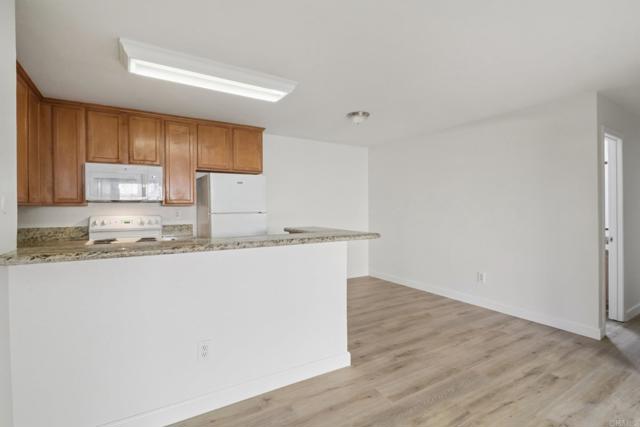 Detail Gallery Image 11 of 28 For 3454 Castle Glen Dr #114,  San Diego,  CA 92123 - 4 Beds | 2 Baths