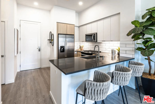 5075 Camino De La Siesta, San Diego CA: https://media.crmls.org/mediaz/73f4b030-5f89-4192-99aa-f02072023903.jpg