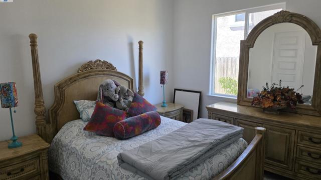 4709 Iron Bird Dr, Folsom CA: https://media.crmls.org/mediaz/73f55398-ff20-4679-9fde-98989bd6ac3f.jpg