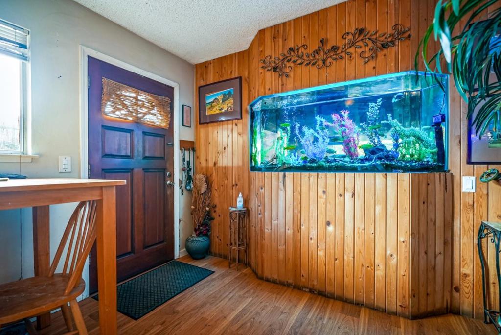 https://media.crmls.org/mediaz/73f578d9-1537-41d9-9d1f-fd055e50a4a3.jpg?preset=X-Large