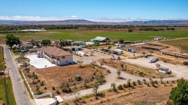 8440 Lovers Lane, Hollister CA: https://media.crmls.org/mediaz/73f5df3c-a673-4a60-9975-ef0993e89aa3.jpg