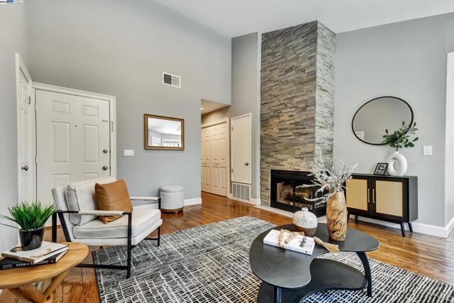 246 Canyon Woods Way, San Ramon CA: https://media.crmls.org/mediaz/73f6002e-07bd-42b9-98c5-b00937795dd9.jpg