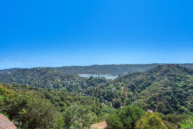 2457 Angelo Drive, Los Angeles CA: https://media.crmls.org/mediaz/73f6f926-1cad-440a-8b35-b784b103db98.jpg