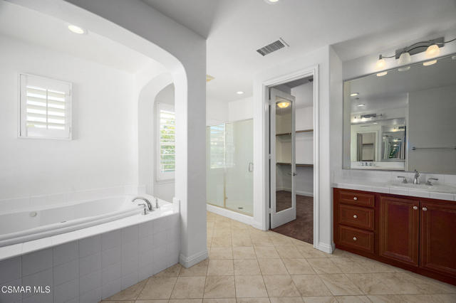 2079 Legacy Drive, Simi Valley CA: https://media.crmls.org/mediaz/73f748c9-716e-4a3e-b21c-300e287d69a6.jpg