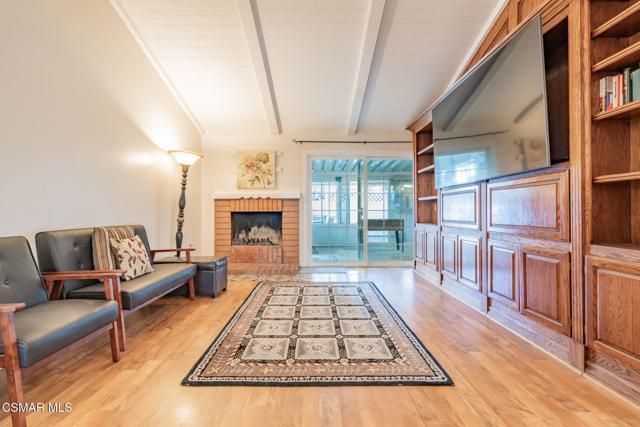1642 Cayton Avenue, Simi Valley CA: https://media.crmls.org/mediaz/73f75eed-0a3f-405f-8292-6ae0e217aa0d.jpg