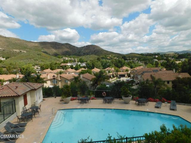 249 Morro Way, Simi Valley CA: https://media.crmls.org/mediaz/73f76060-3f12-4ca6-a271-b2356d74ce36.jpg