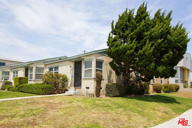 2598 Amherst Ave, Los Angeles CA: https://media.crmls.org/mediaz/73f7dd4b-27bf-450d-a52a-027a8748629c.jpg