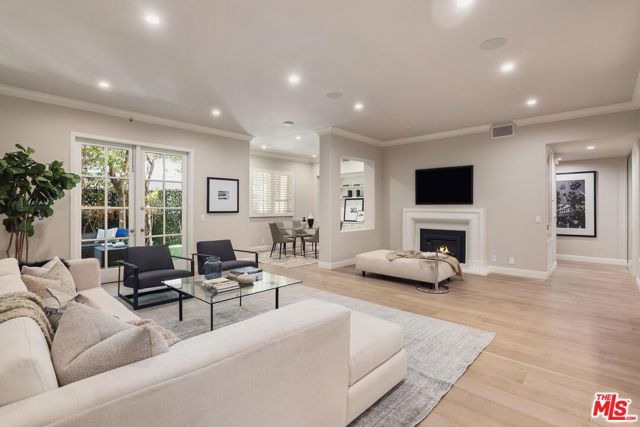11500 San Vicente Boulevard, Los Angeles CA: https://media.crmls.org/mediaz/73f85d9a-d81e-4eec-a7dd-78fc7f9e55a4.jpg