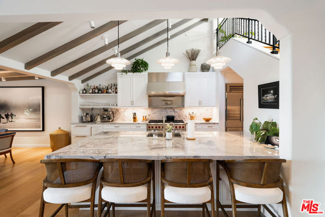 Image 19 of 72 For 705 Palisades Beach Road