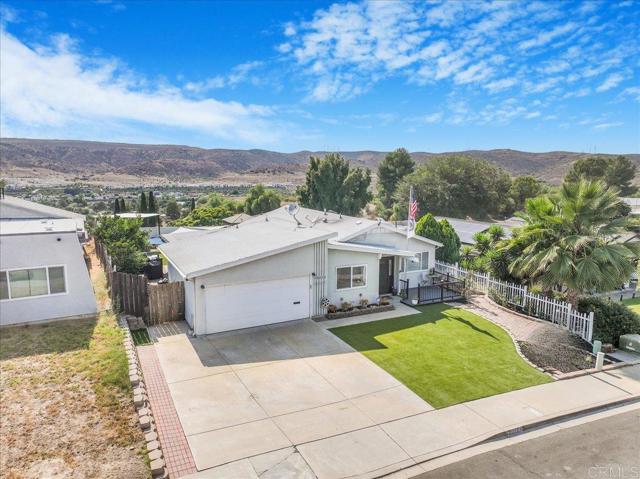 Detail Gallery Image 2 of 30 For 10212 Swanton Dr, Santee,  CA 92071 - 4 Beds | 2 Baths