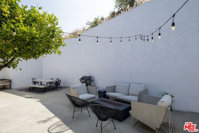 1320 Romulus Drive, Glendale CA: https://media.crmls.org/mediaz/73f8b9e1-e61c-4c21-bf0d-ed8cae5474d3.jpg