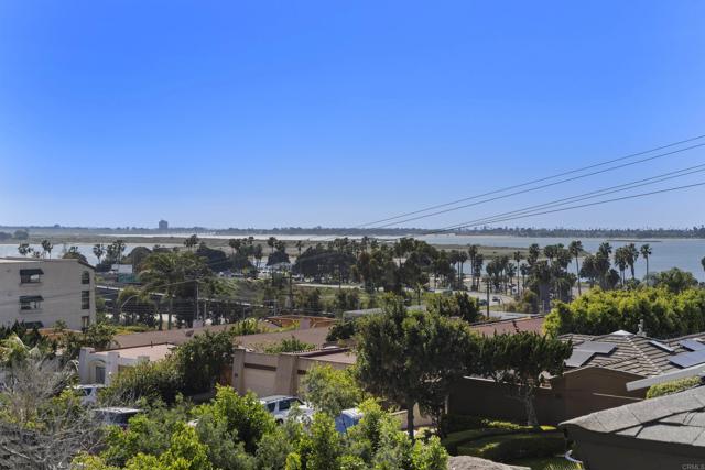 Detail Gallery Image 6 of 72 For 2841 Lloyd Street, San Diego,  CA 92117 - 5 Beds | 3/1 Baths