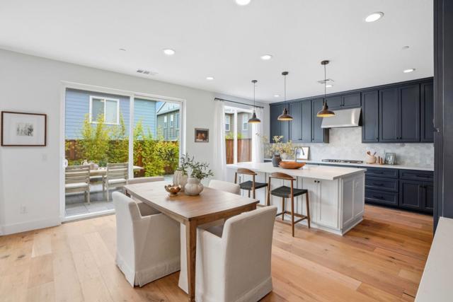 275 Skyview Drive, Marina CA: https://media.crmls.org/mediaz/73f97cdb-fa65-46d8-b816-711a7fd8afdc.jpg