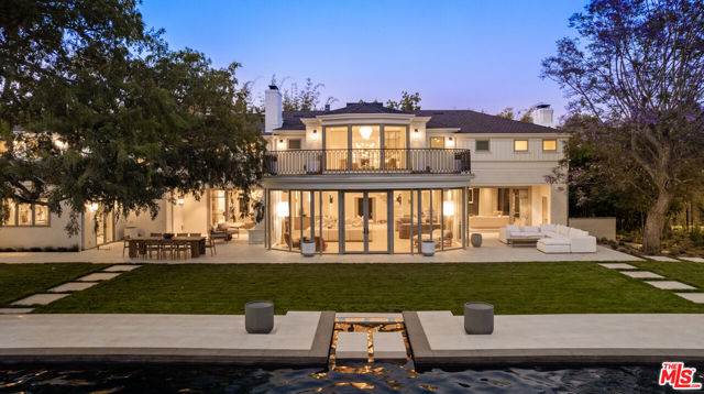 901 N Whittier Drive, Beverly Hills CA: https://media.crmls.org/mediaz/73fa442f-f710-4e70-85d5-99304afb52cd.jpg