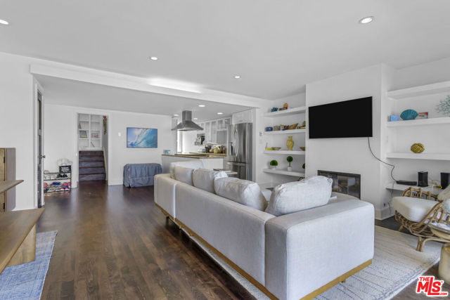 23910 De Ville Way, D photo 6
