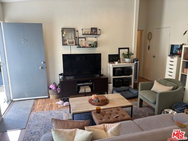 3842 College Avenue, Culver City CA: https://media.crmls.org/mediaz/73facddb-359f-4809-867d-aad27d765e48.jpg