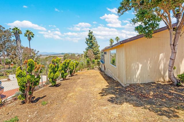 2530 Pruett Dr, Vista CA: https://media.crmls.org/mediaz/73fbde4b-71fd-489e-b014-3d337a83e9ee.jpg