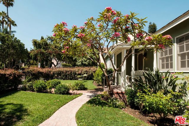 1030 N La Jolla Avenue, West Hollywood CA: https://media.crmls.org/mediaz/73fc8db6-d09c-4914-9791-cec57142c5d5.jpg