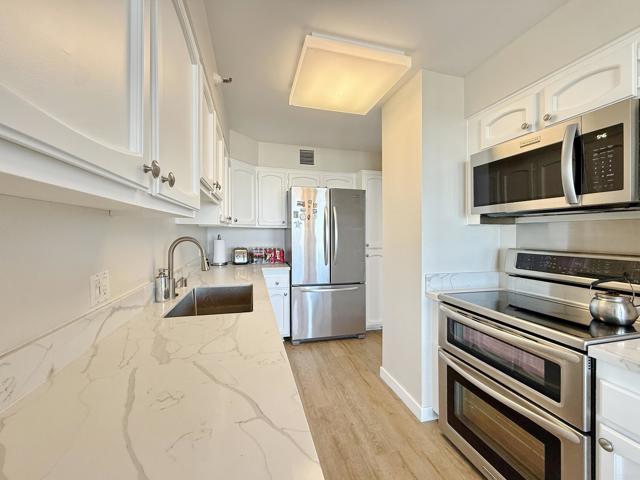 1820 Avenida del Mundo, Coronado CA: https://media.crmls.org/mediaz/73fd840f-9116-4fd0-a510-05067837e858.jpg