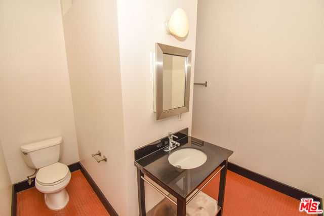 620 S Main Street, Los Angeles CA: https://media.crmls.org/mediaz/73fdee8f-823d-490a-be56-e187379688d5.jpg