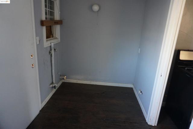 2531 Ritchie St, Oakland CA: https://media.crmls.org/mediaz/73feb8c3-583d-4831-9349-60a51bcab718.jpg