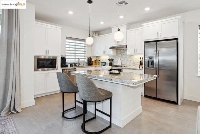 2712 Via Vicenza, San Ramon CA: https://media.crmls.org/mediaz/73ff17aa-a8ee-4659-922f-54d13d3bed6b.jpg