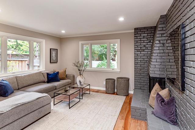 24139 Summerhill Avenue, Los Altos CA: https://media.crmls.org/mediaz/73ffec32-e7f1-40e3-b29e-30fbcd7a5404.jpg