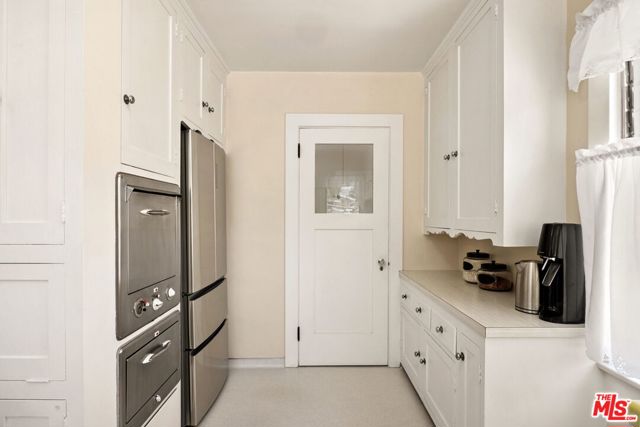 4155 Madison Avenue, Culver City CA: https://media.crmls.org/mediaz/74001415-a5a8-43e0-a846-98617afed39d.jpg