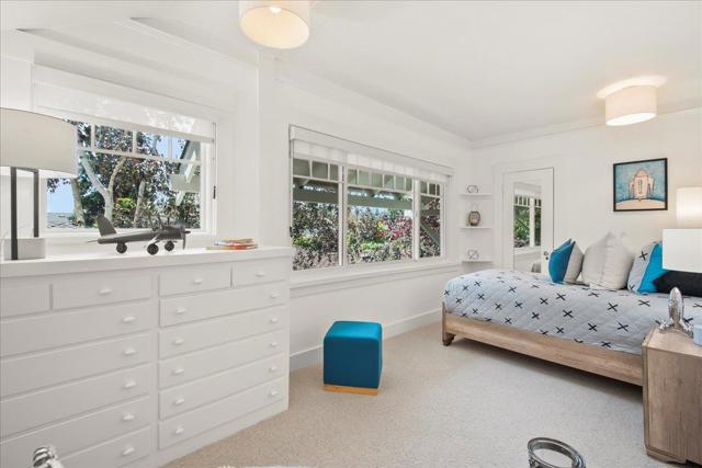 52 Myrtle Street, Redwood City CA: https://media.crmls.org/mediaz/74001da7-febb-4046-b1b7-0c6ccfa2c360.jpg