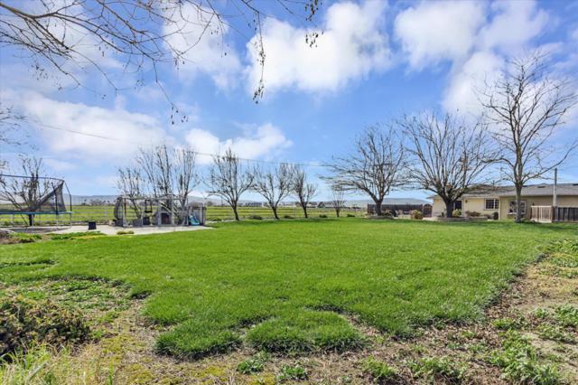 1204 Shore Road, Hollister CA: https://media.crmls.org/mediaz/7400220f-eb32-43c2-8dea-706730d29afc.jpg
