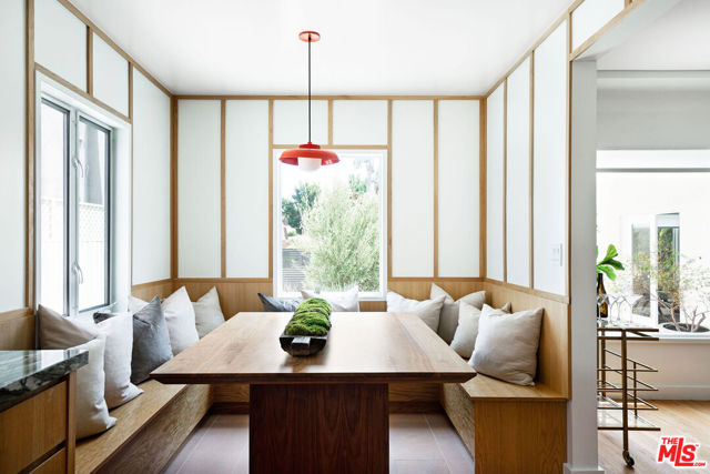 363 N Kings Road, Los Angeles CA: https://media.crmls.org/mediaz/74005a96-f8d6-4592-bd04-8baccd6eda2e.jpg