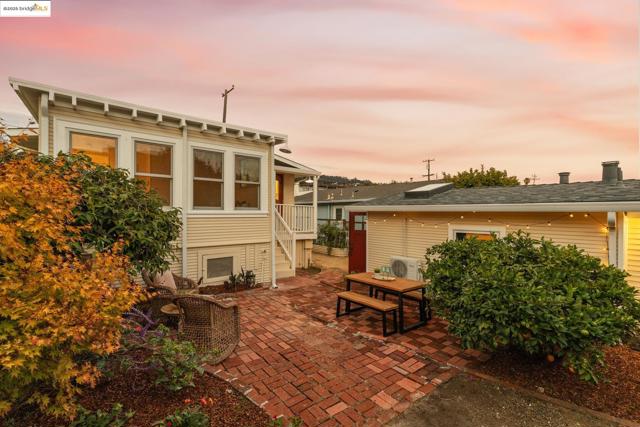 2941 Madeline St, Oakland CA: https://media.crmls.org/mediaz/74006d71-18d5-489f-bcfa-6c295691d64a.jpg