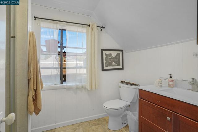 2006 Parker St, Berkeley CA: https://media.crmls.org/mediaz/7400dafb-0f62-4517-9b3b-92fb2c988d5f.jpg