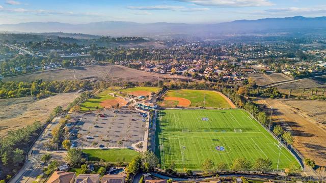 542 Adobe Estates Dr, Vista CA: https://media.crmls.org/mediaz/7400fe34-0935-4190-b649-4f90c1f5758b.jpg