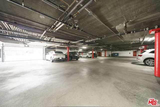 5848 W Olympic Boulevard, Los Angeles CA: https://media.crmls.org/mediaz/740101c1-f1aa-40c8-9db3-57e4d25d3b71.jpg