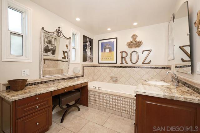 105 Antigua Ct, Coronado CA: https://media.crmls.org/mediaz/74011953-a533-4548-a043-2532509221ce.jpg