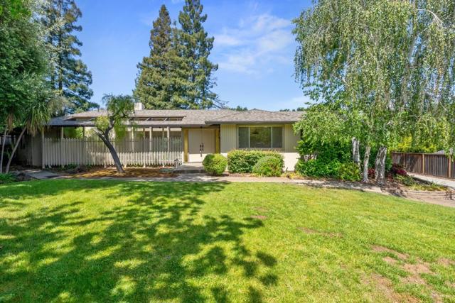 19363 Athos Place, Saratoga CA: https://media.crmls.org/mediaz/74019303-cec9-435e-b054-e35d4ebf0c4c.jpg