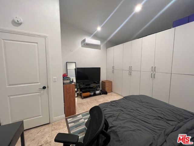 10521 ALMAYO Avenue, Los Angeles CA: https://media.crmls.org/mediaz/7401d61c-b029-4b38-a6ec-9c87154a5382.jpg