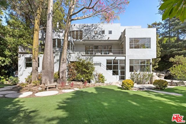 2477 Canyon Oak Drive, Los Angeles CA: https://media.crmls.org/mediaz/7401ec4f-8eae-4151-99a6-6bd879688b83.jpg