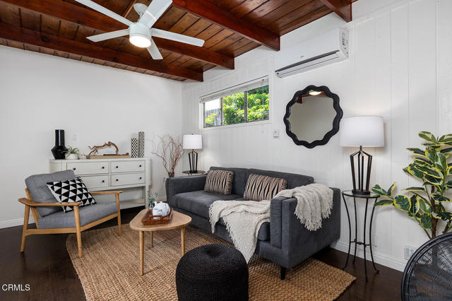 1807 New York Drive, Altadena CA: https://media.crmls.org/mediaz/7402a48d-c490-4776-abbf-f1416c1d4815.jpg
