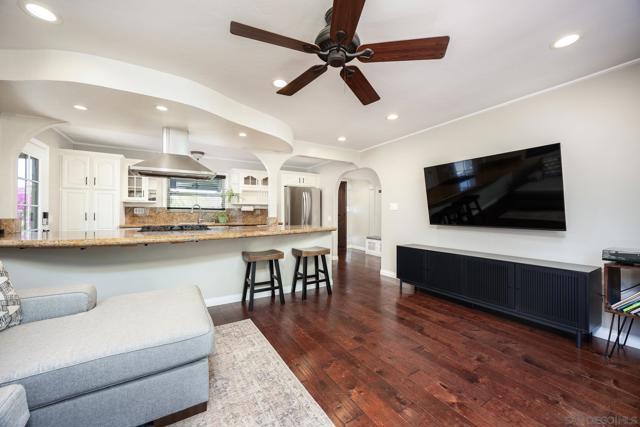 2541 Haller St, San Diego CA: https://media.crmls.org/mediaz/7402e14b-addf-4403-b7d8-366aebc99487.jpg
