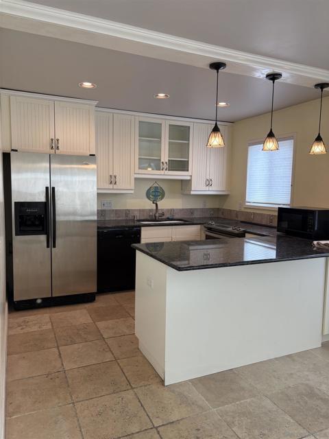 1460 Seacoast, Imperial Beach CA: https://media.crmls.org/mediaz/740345f8-814e-4bc7-9c02-233b2e2cdae4.jpg