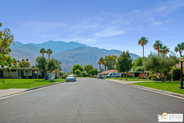 2365 S Oakcrest Drive, Palm Springs CA: https://media.crmls.org/mediaz/74034e0c-e44b-416b-a7c9-30753baecbd4.jpg