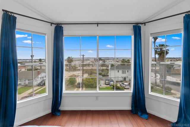 3535 Columbia St, San Diego CA: https://media.crmls.org/mediaz/74038915-21ab-447b-a4db-92794173b6b7.jpg