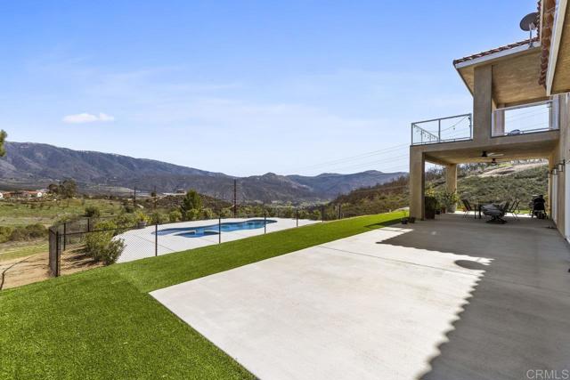 31223 Pauma Heights Road, Valley Center CA: https://media.crmls.org/mediaz/74040181-63e0-49f0-a59f-8edabbbc6dd0.jpg