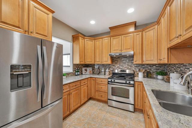 525 Guiti Garden Court, San Jose CA: https://media.crmls.org/mediaz/74054ca3-55b8-41b6-8a23-432d3e7077fa.jpg